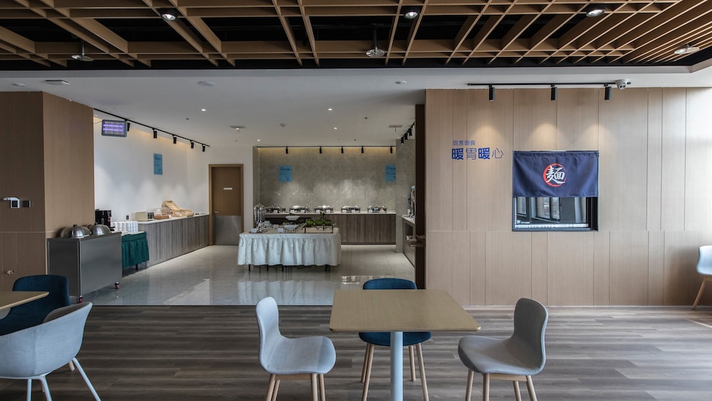 Holiday Inn Express Shangqiu Ancient Town 60/64