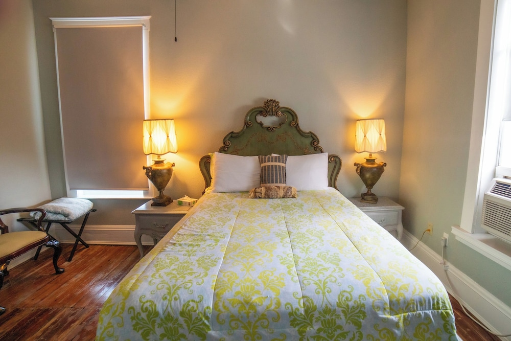 Oak Tree Hotel 37/80