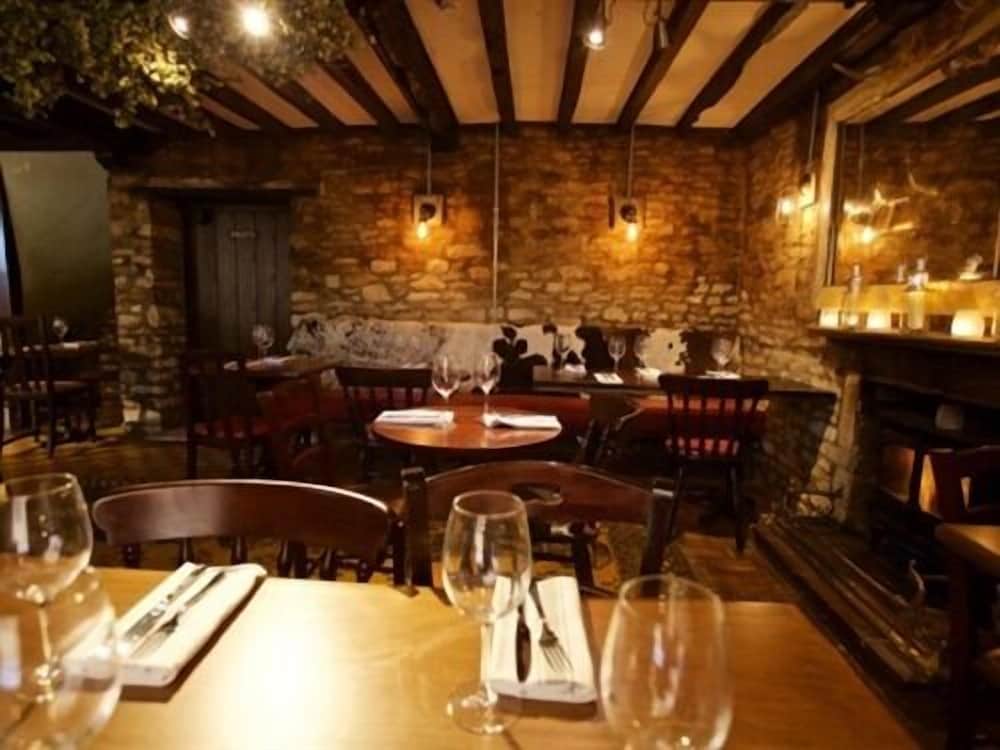 The Woodstock Arms 13/16