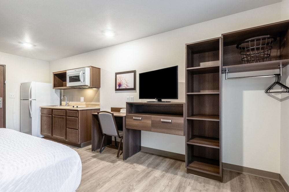 WoodSpring Suites Chicago Midway 21/32