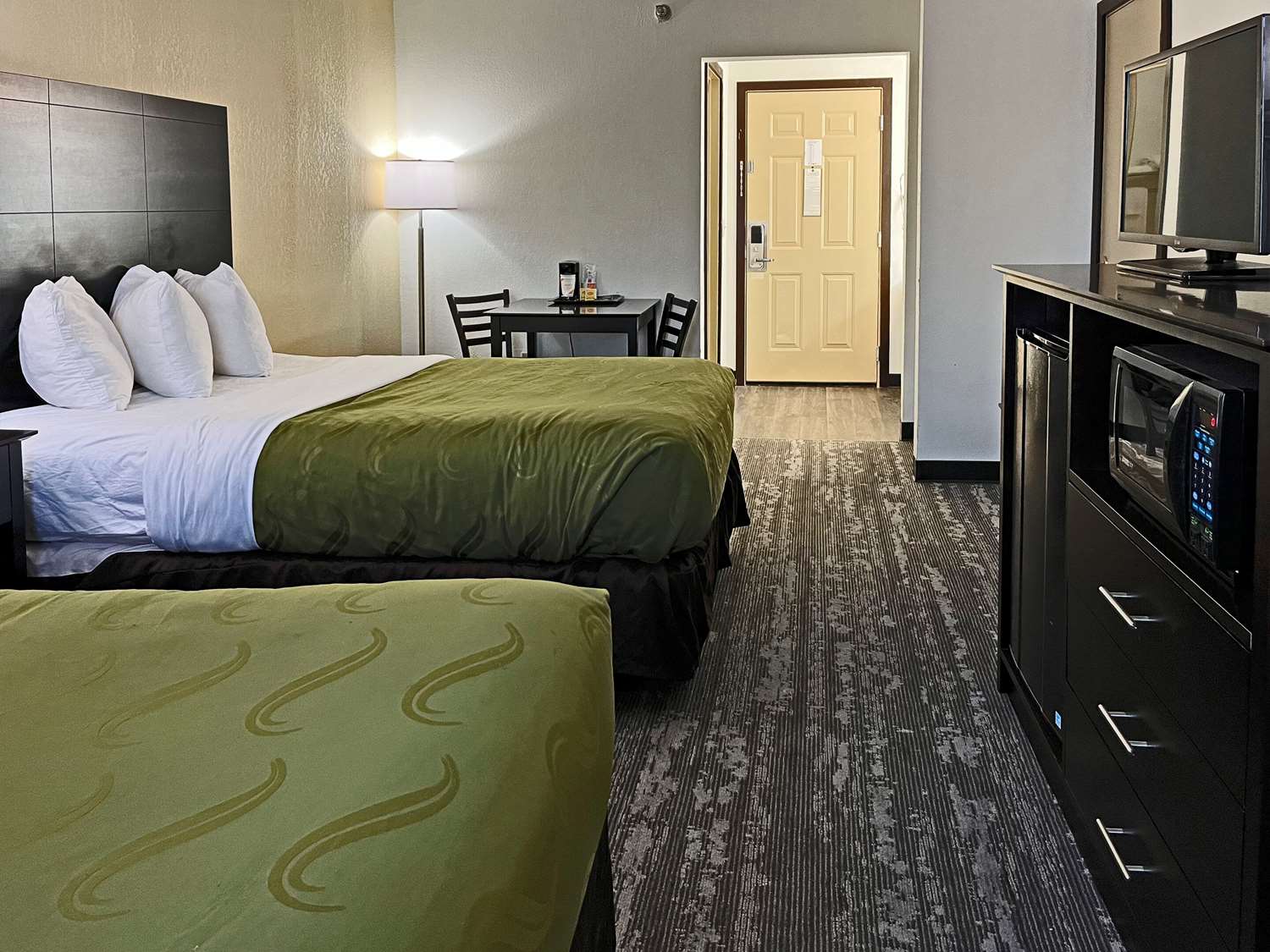 ROOM, 2 DOUBLE BEDS