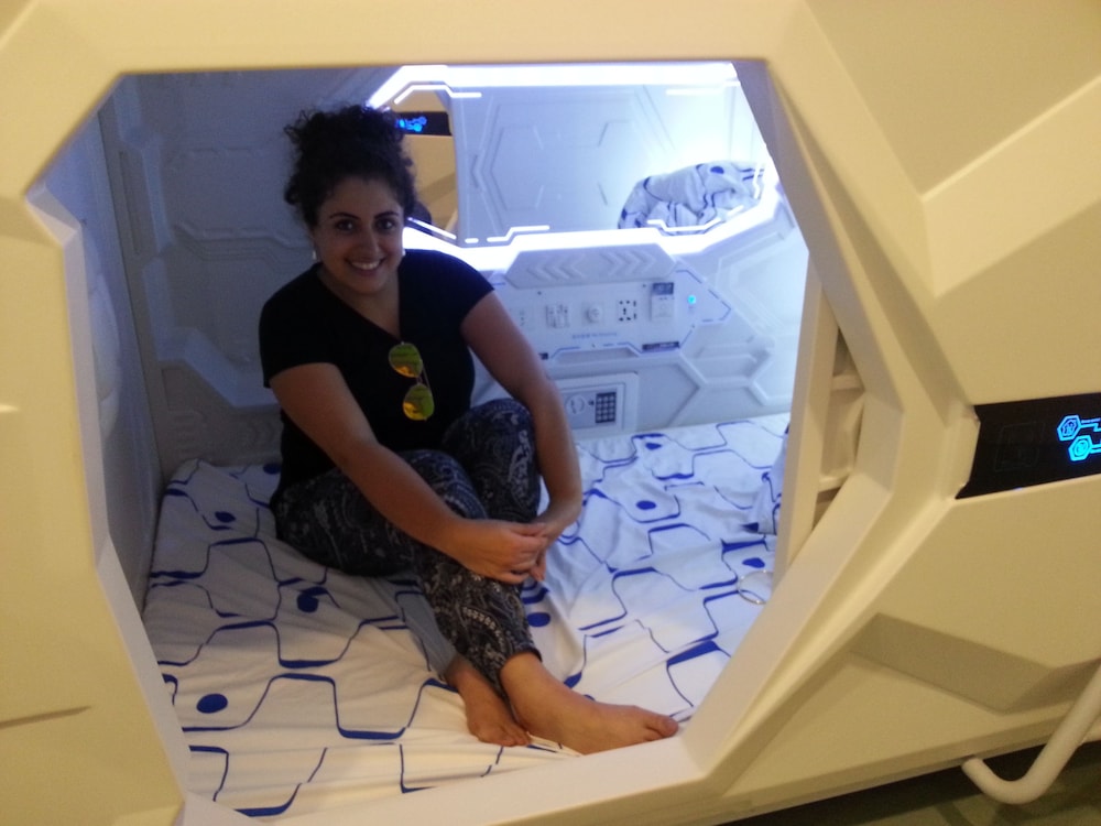 Space Capsule Hotel 6/32