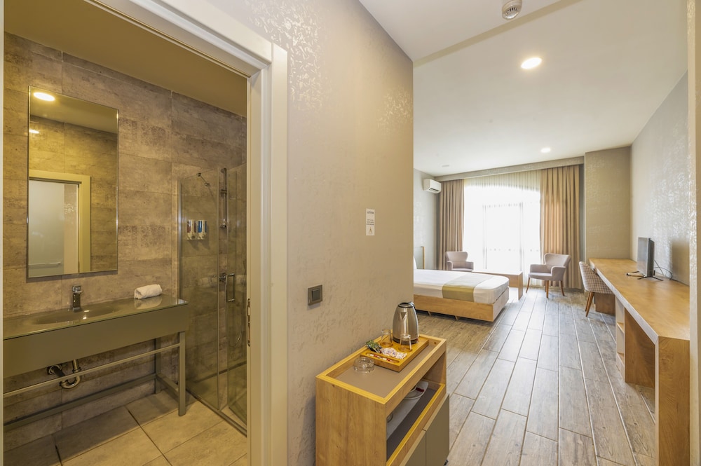 Agora Suites 23/67