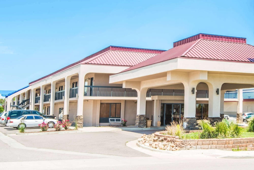 Travelodge by Wyndham Pueblo 3/25