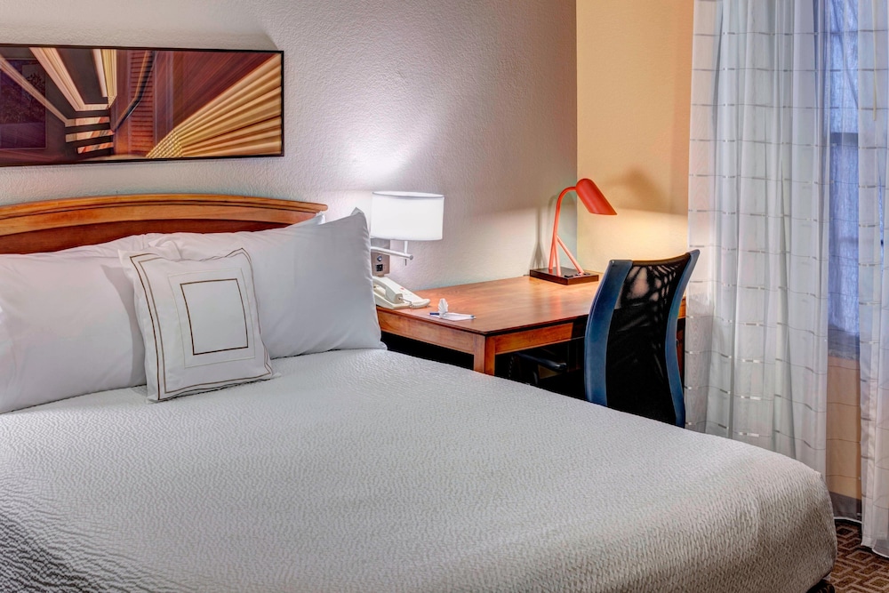 TownePlace Suites by Marriott Dallas Las Colinas 8/39