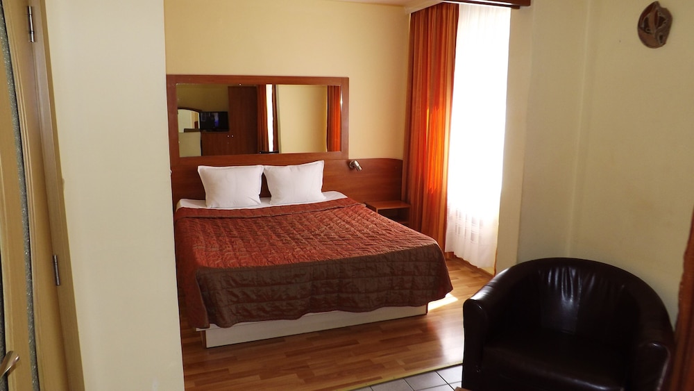 Palitra Family Hotel 10/35