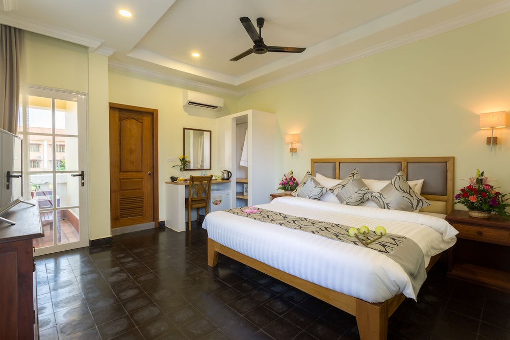 غرفة ديلوكس بسرير كينج بإطلالة على المدينة بشرفة، Grand Bayon Siem Reap Hotel 3/6