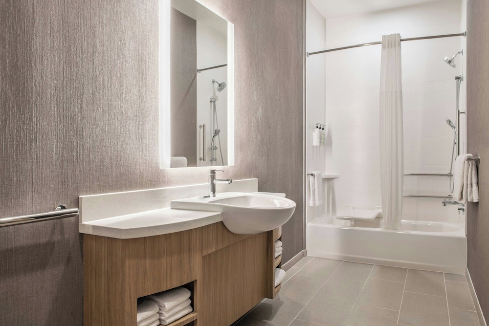 SpringHill Suites by Marriott Phoenix West/Avondale 18/21