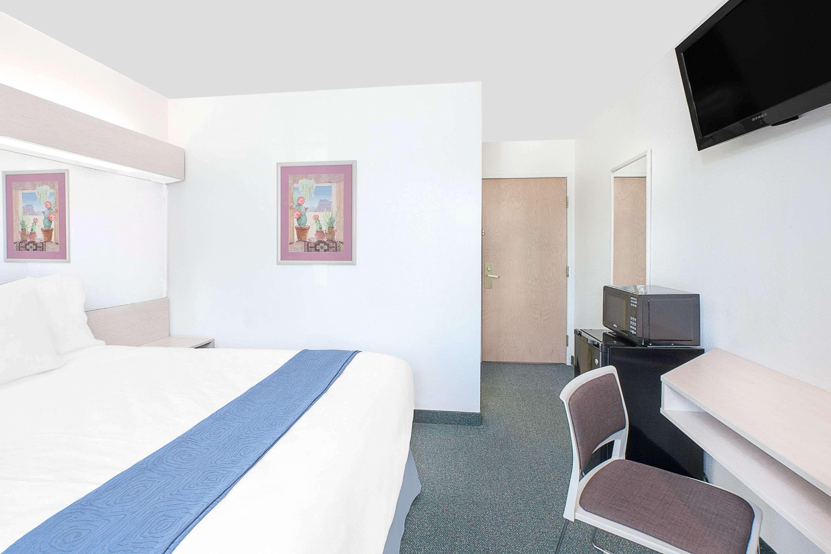 Room, Queen Bed