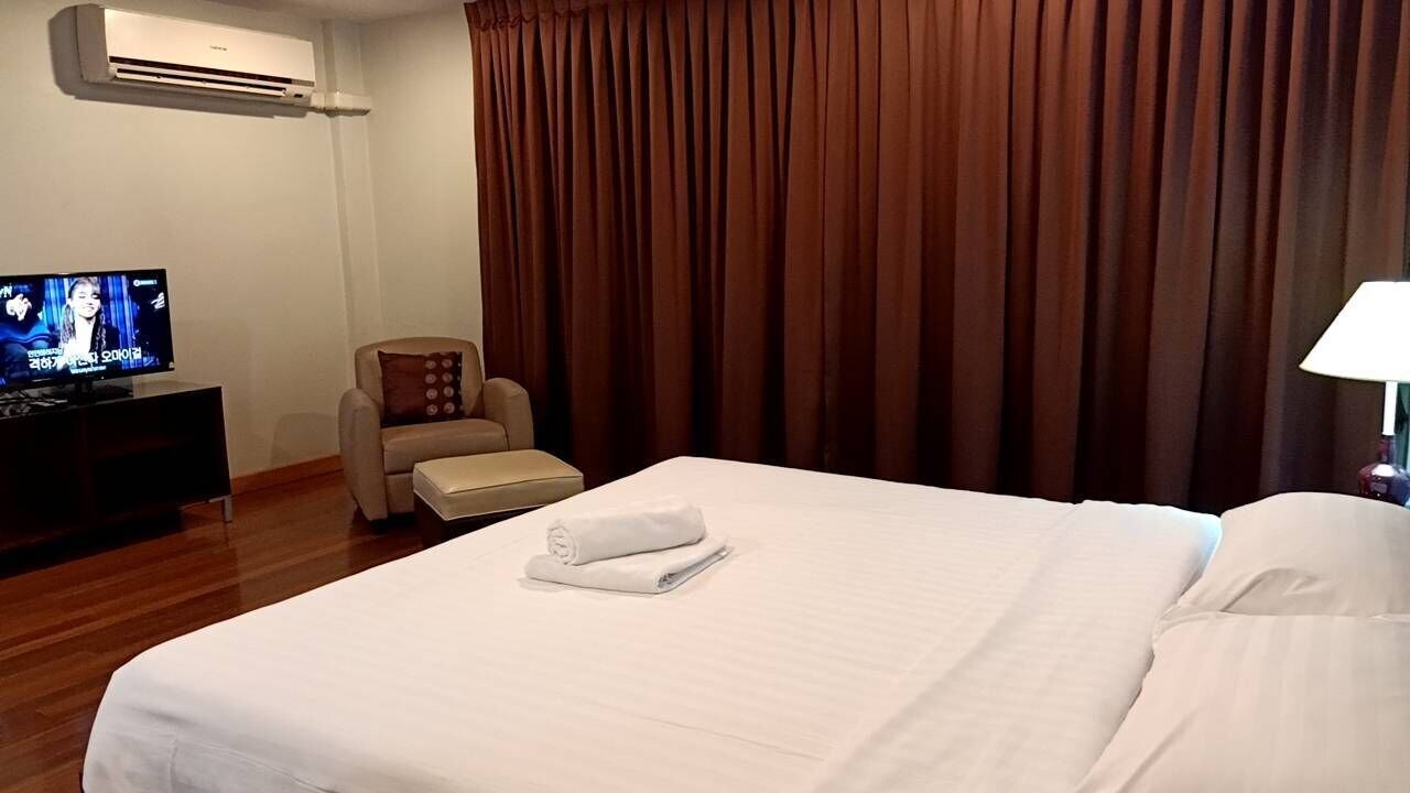 DELUXE, DOUBLE BED
