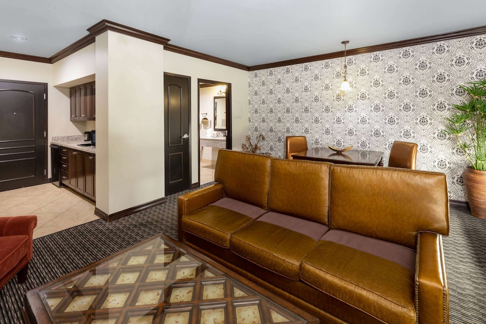 Hawthorn Suites by Wyndham Lubbock 7/92