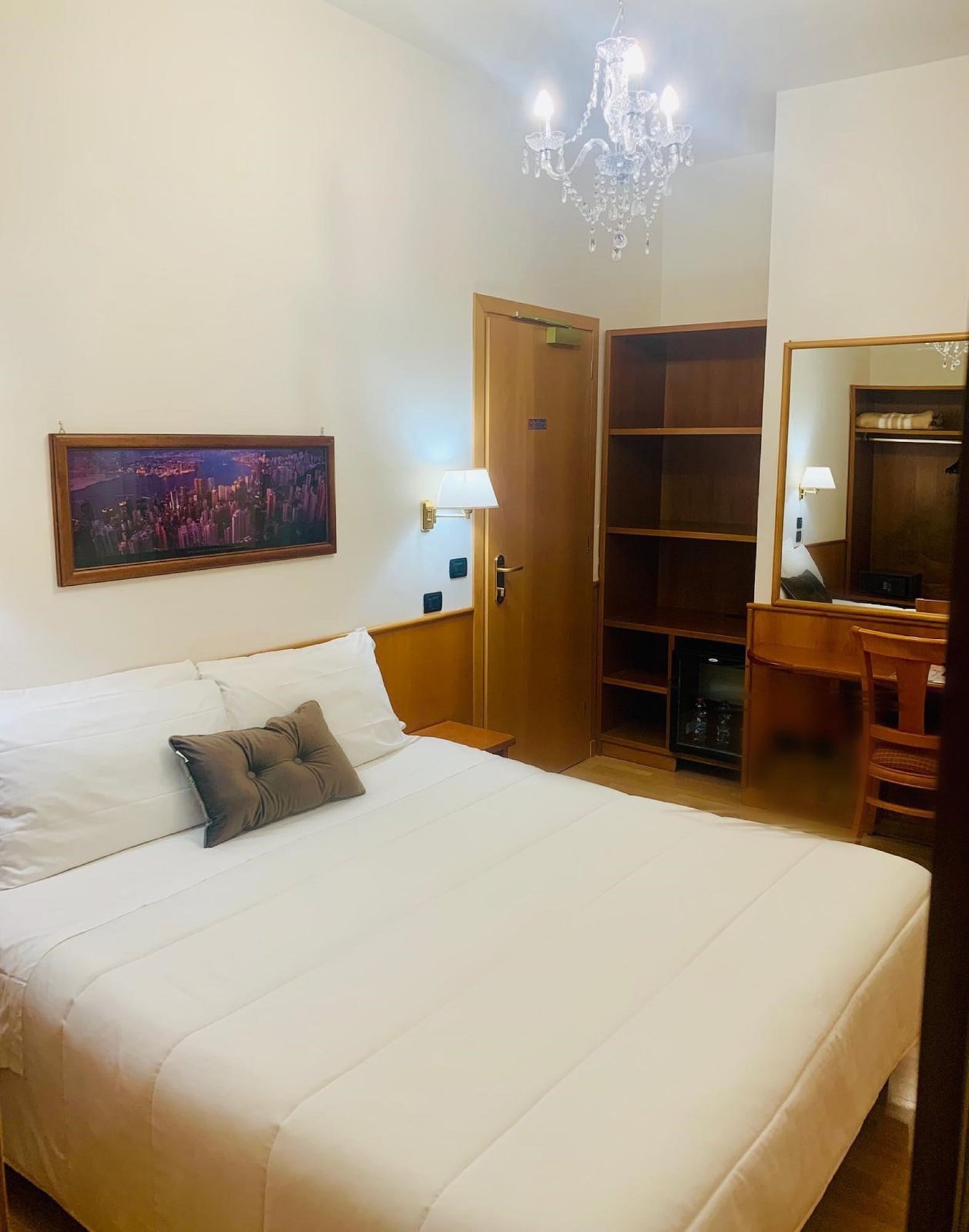 ROOM, QUADRUPLE