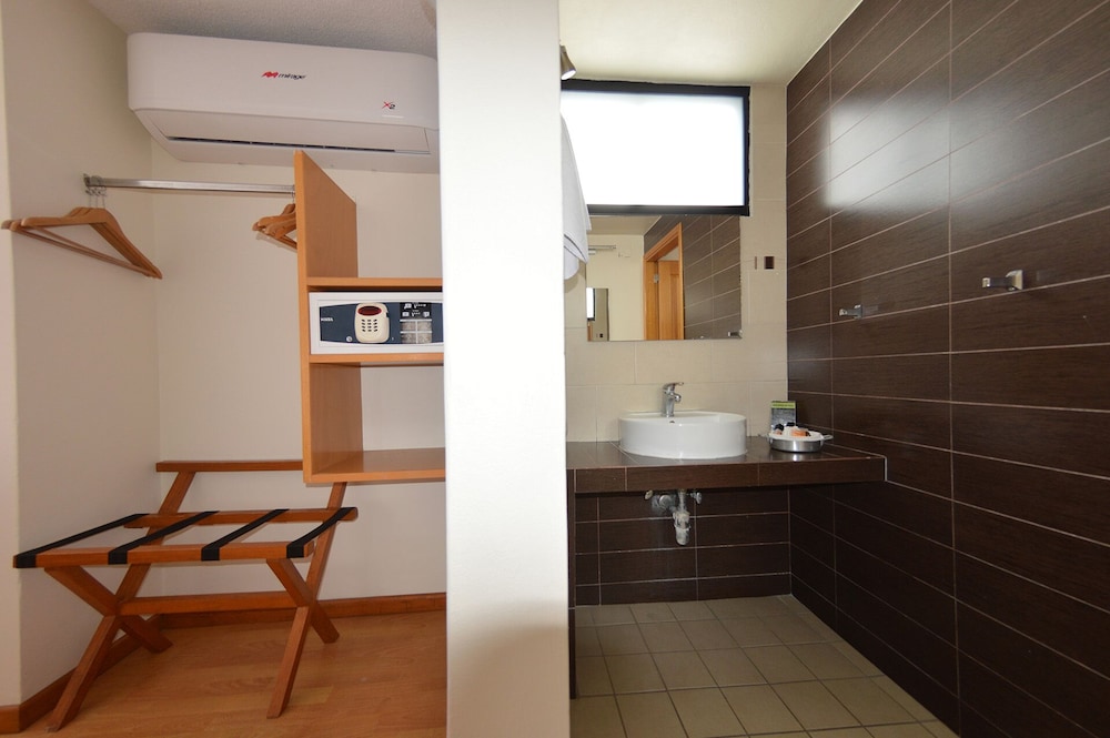 CENTRO 19 HOTEL 33/34