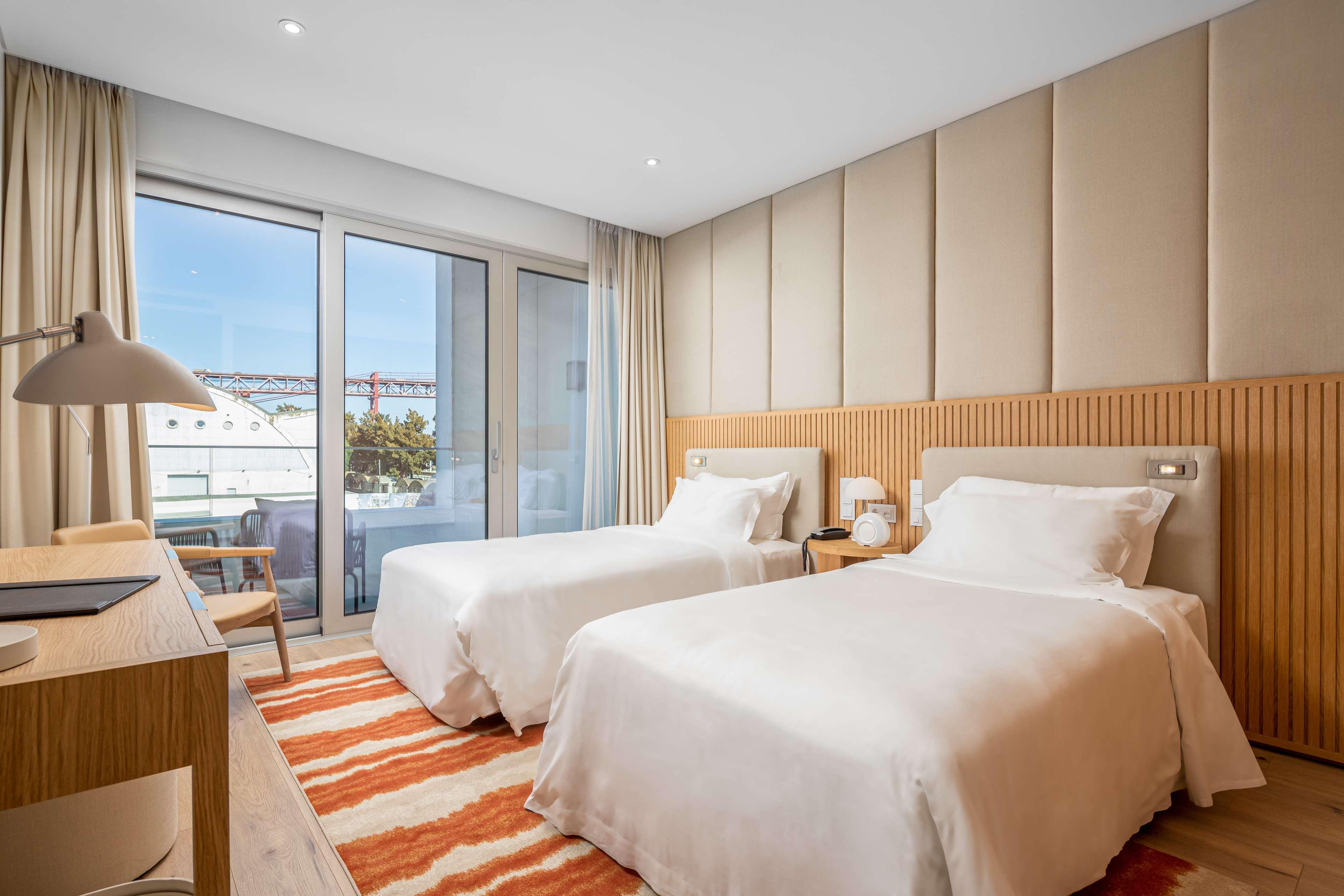 غرفة بسريرين منفصلين بإطلالة على النهر، Hyatt Regency Lisbon 4/8