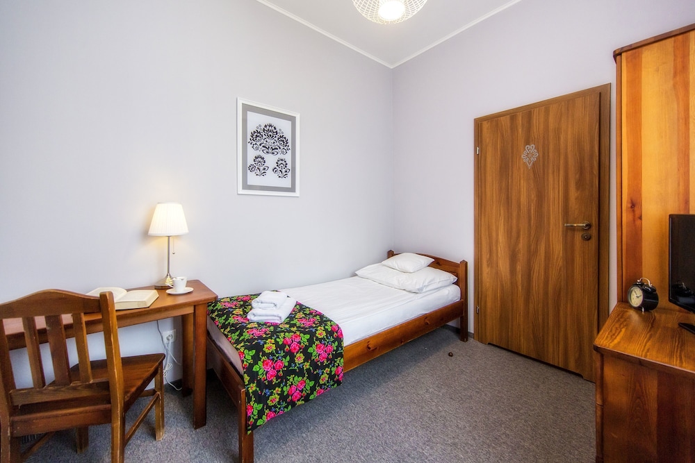 ROOM, SINGLE