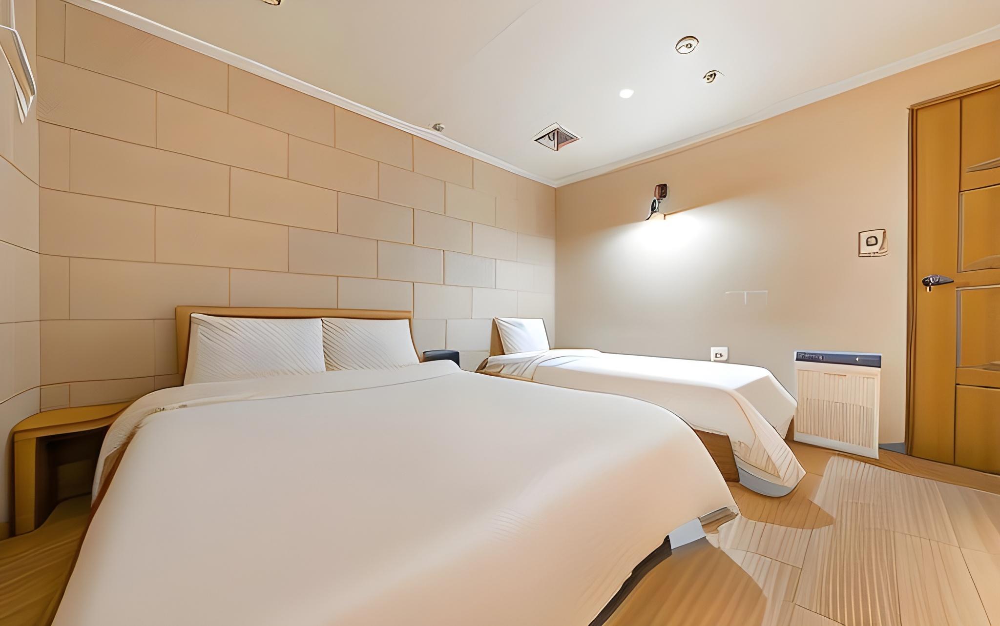 Hotel Violet 19/40