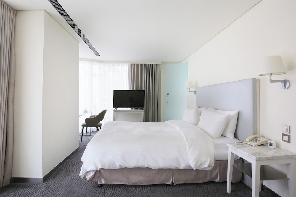 غرفة ركنية بسرير كوين، Ambience Hotel 7/10