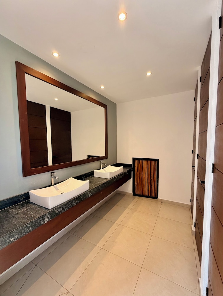 Ah Xok Suites 24/50