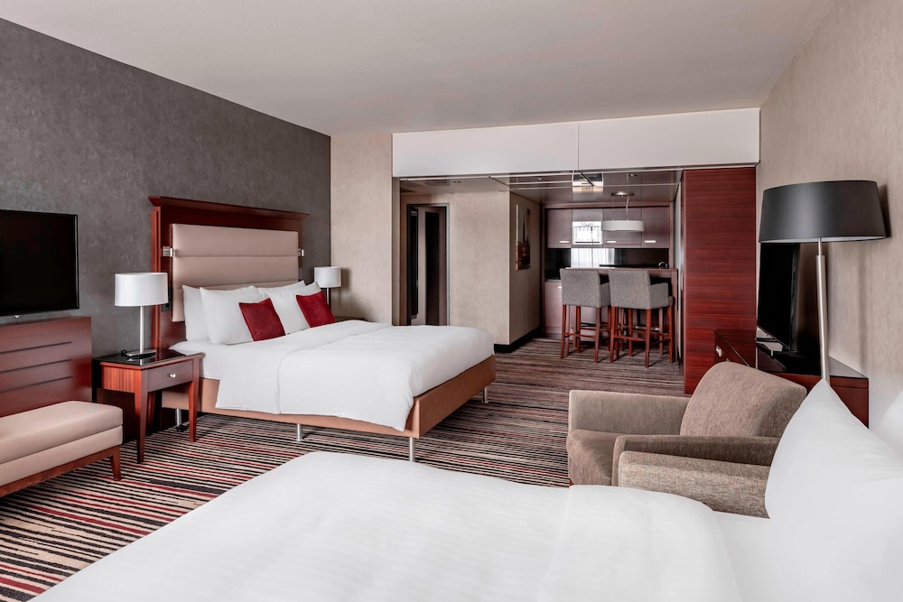 Frankfurt Marriott Hotel 9/63