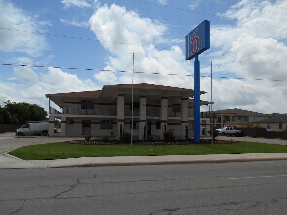 Motel6 San Antonio, TX - South IH-10 East 42/51