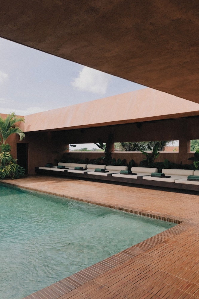 FURTHER HOTEL 51/59