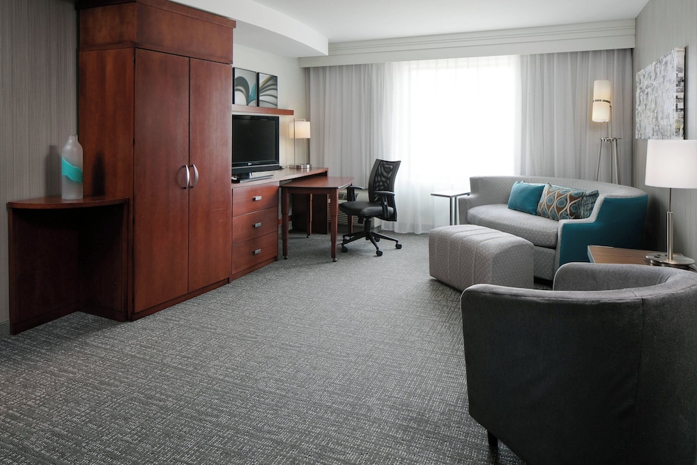 Courtyard Marriott Aksarben Village 32/50