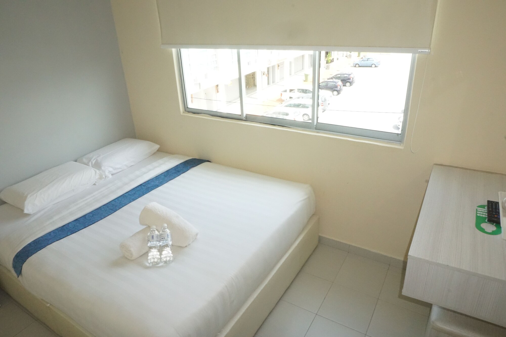 DELUXE, QUEEN BED, CITY VIEW