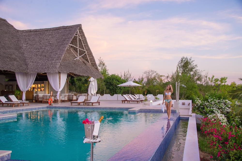 Kono Kono Beach Resort 6/73