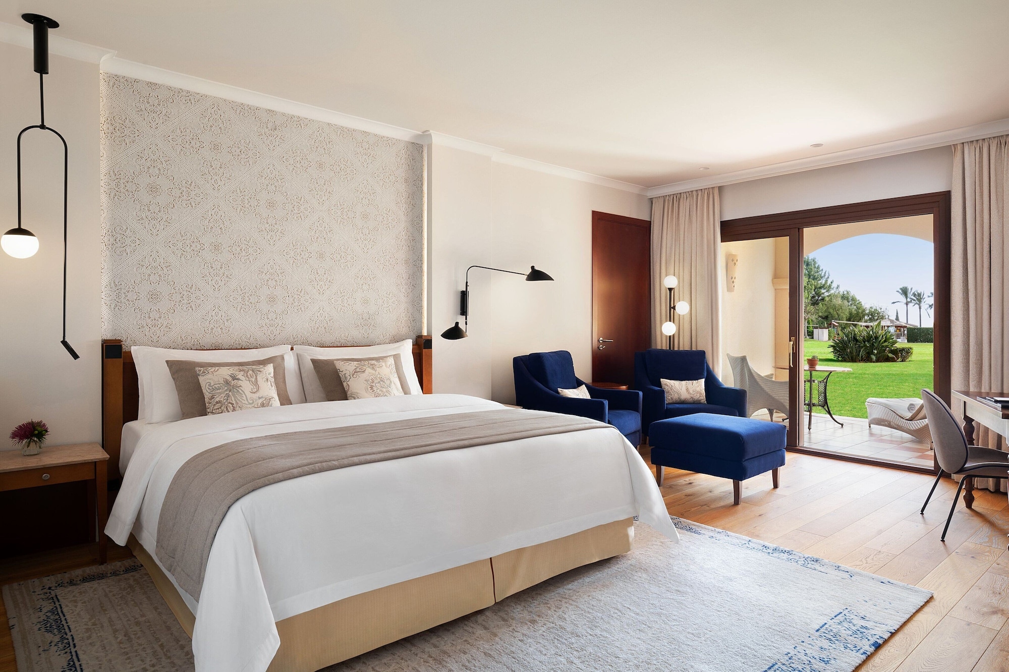غرفة ديلوكس بسريرين منفصلين بإطلالة على البحر بشرفة، St Regis Mardavall Mallorca Resort 9/10