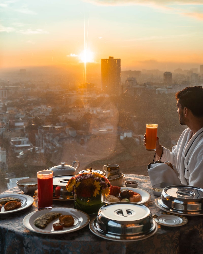 Shangri-La Hotel Bengaluru 70/82