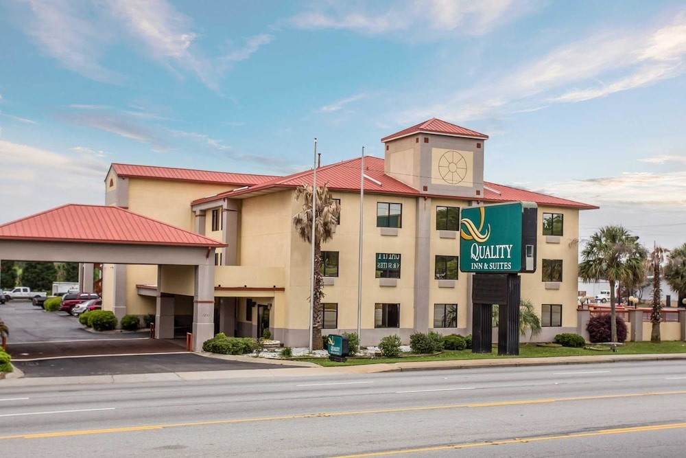 Quality Inn and Suites Ft Jackson Maingate photo3