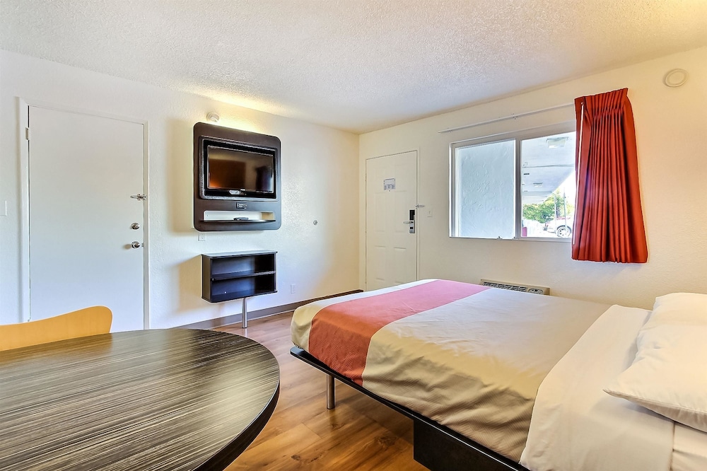 Standard, Double Bed, Accessible