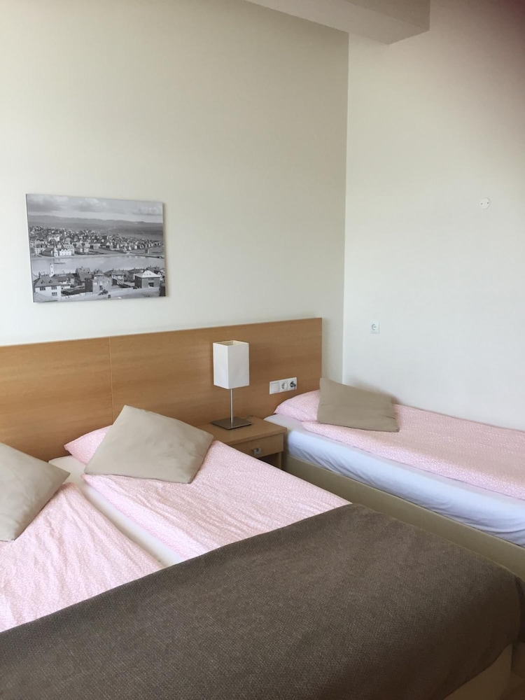 Arctic Comfort Hotel 20/50