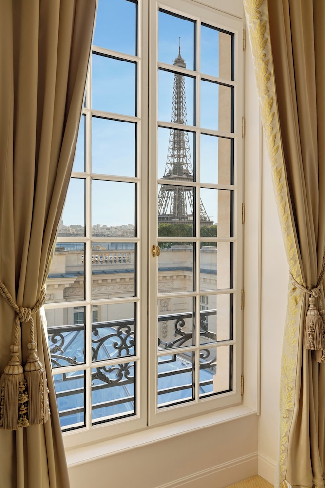 Shangri-La Paris 44/81