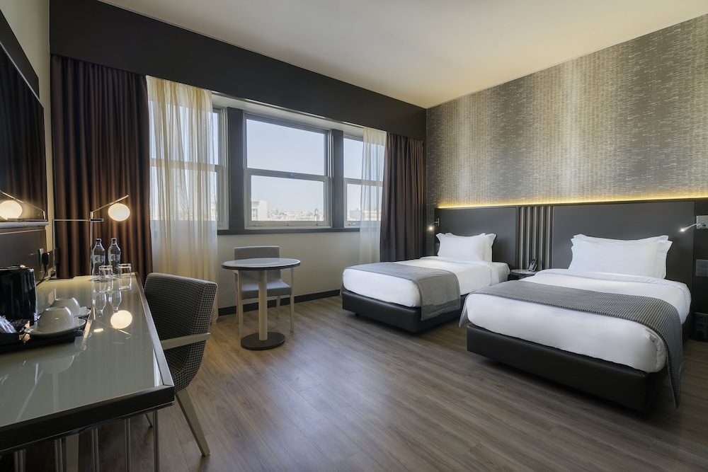 DELUXE, TWIN BEDS