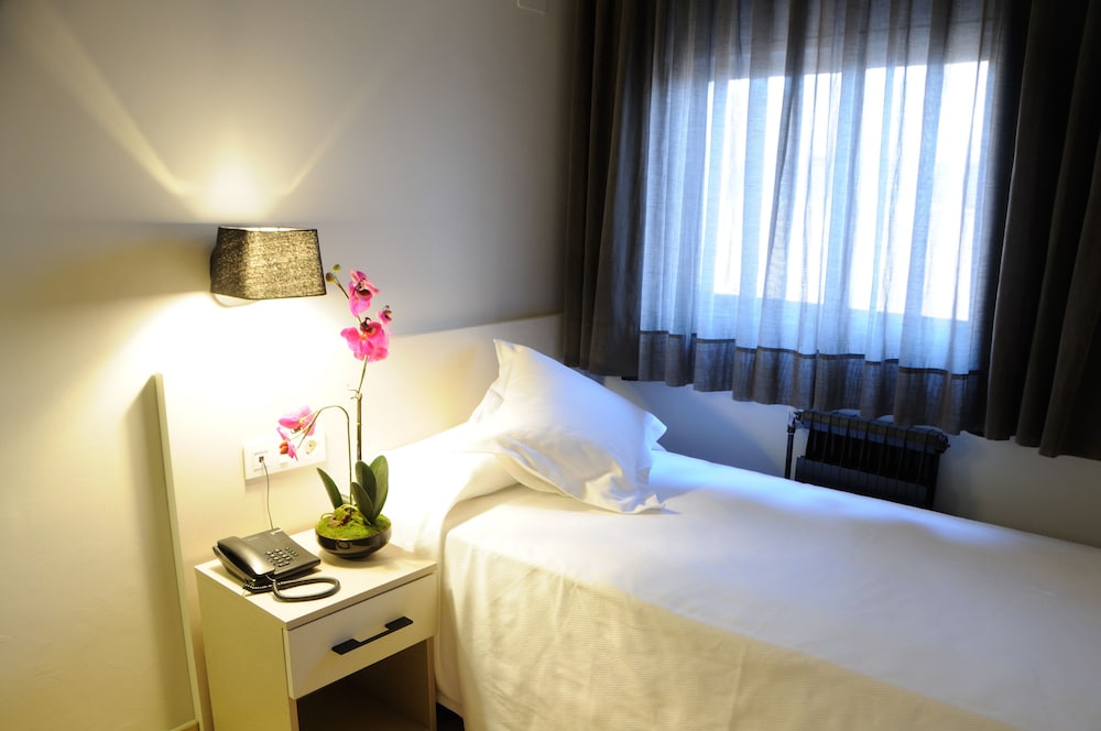 NEW HOTEL COLON 6/61