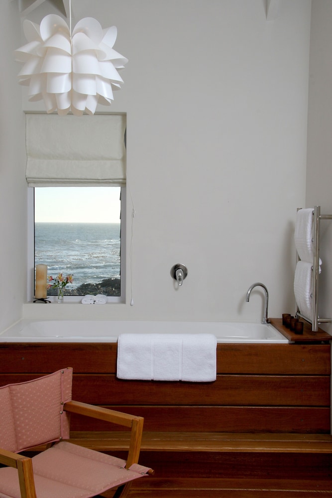 138 Marine Beachfront Guesthouse 3/50