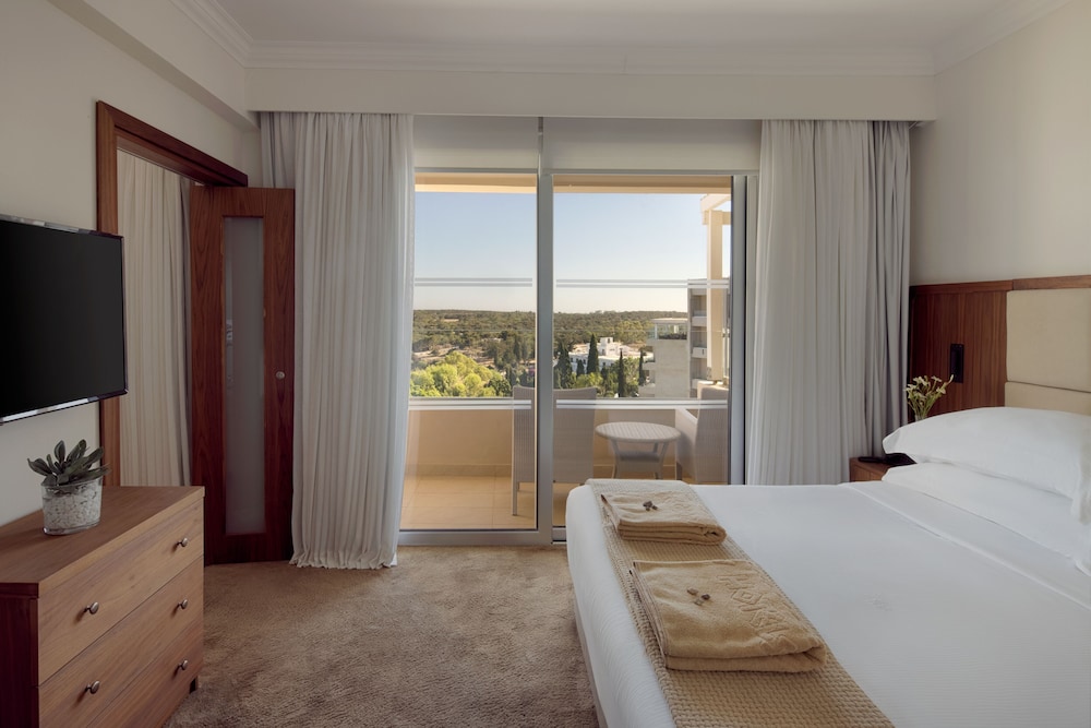 Grecian Park Hotel 28/75