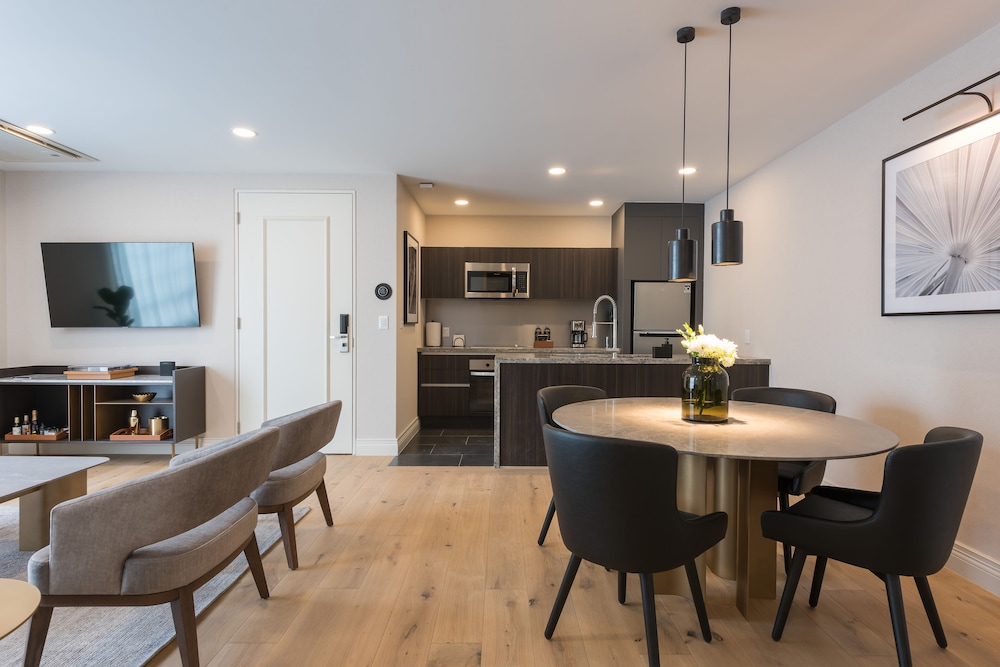 THE AMSTERDAM LUXURY PLUS BY VIADORA 30/44