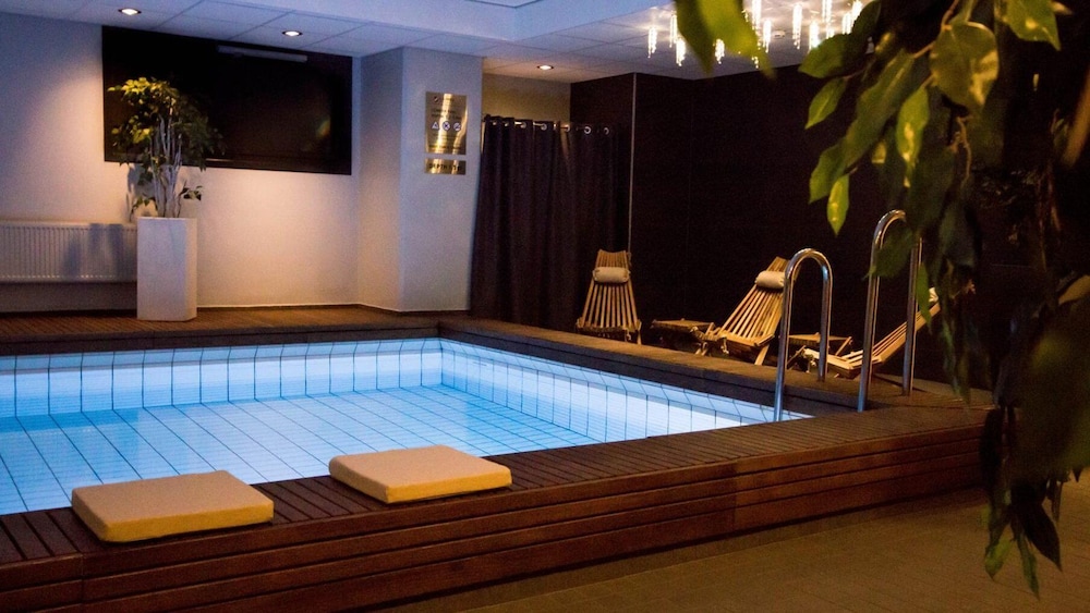 swimming pool spa
