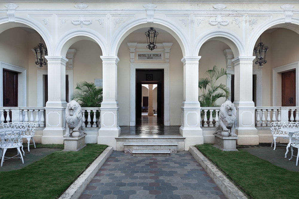 Hotel La Perla 44/50