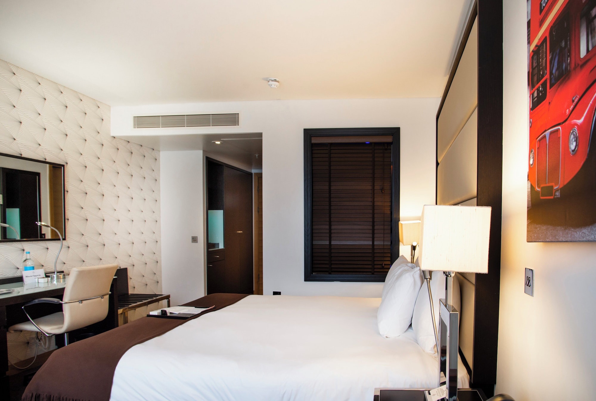 SUPERIOR, DELUXE, KING BED