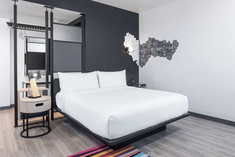 ALOFT, KING BED
