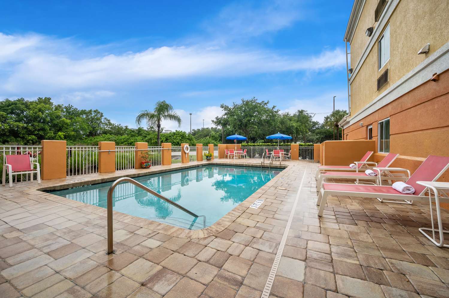 swimming pool spa