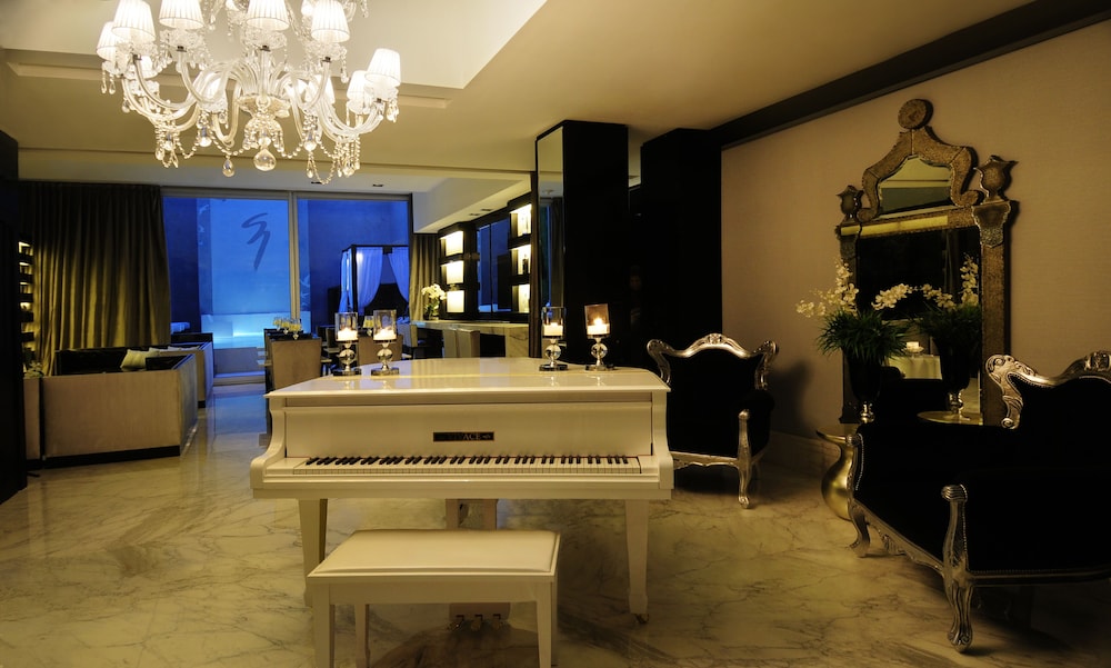 1828 Smart Hotel 7/69