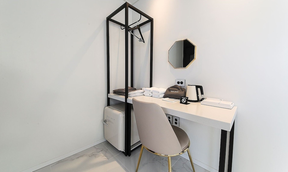 Ava Hotel Songjeong 22/37
