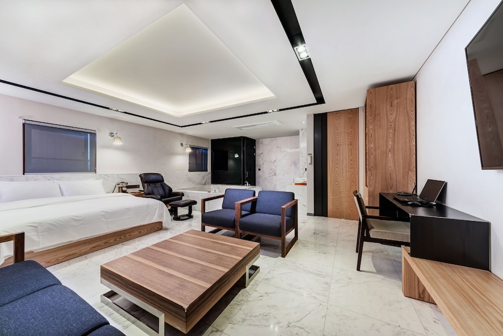Capace Hotel 55/73