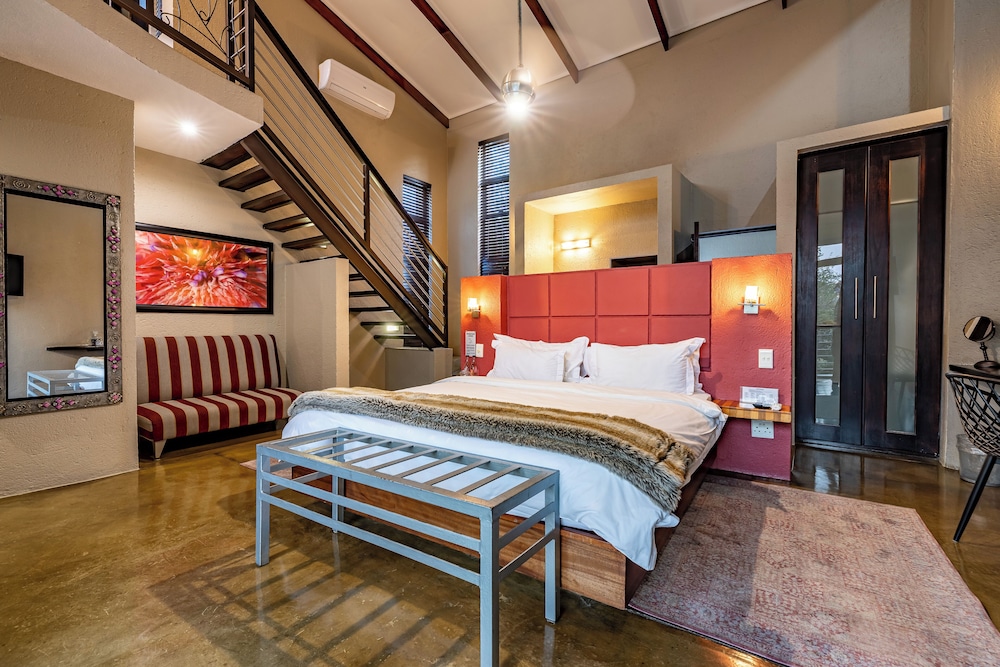Francolin Lodge 12/50