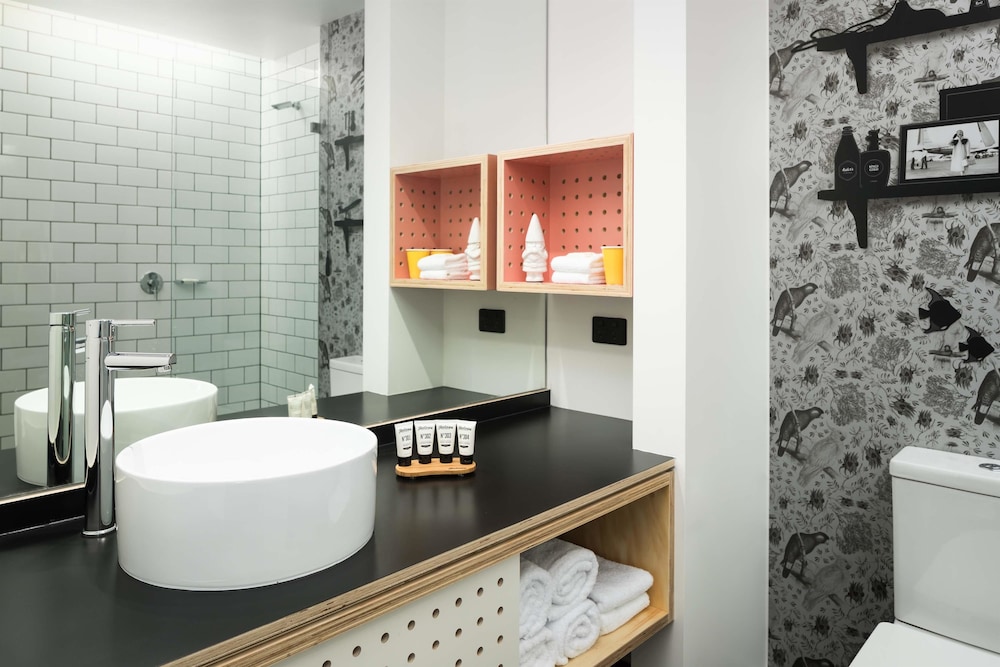 Atura Adelaide Airport Hotel 49/49