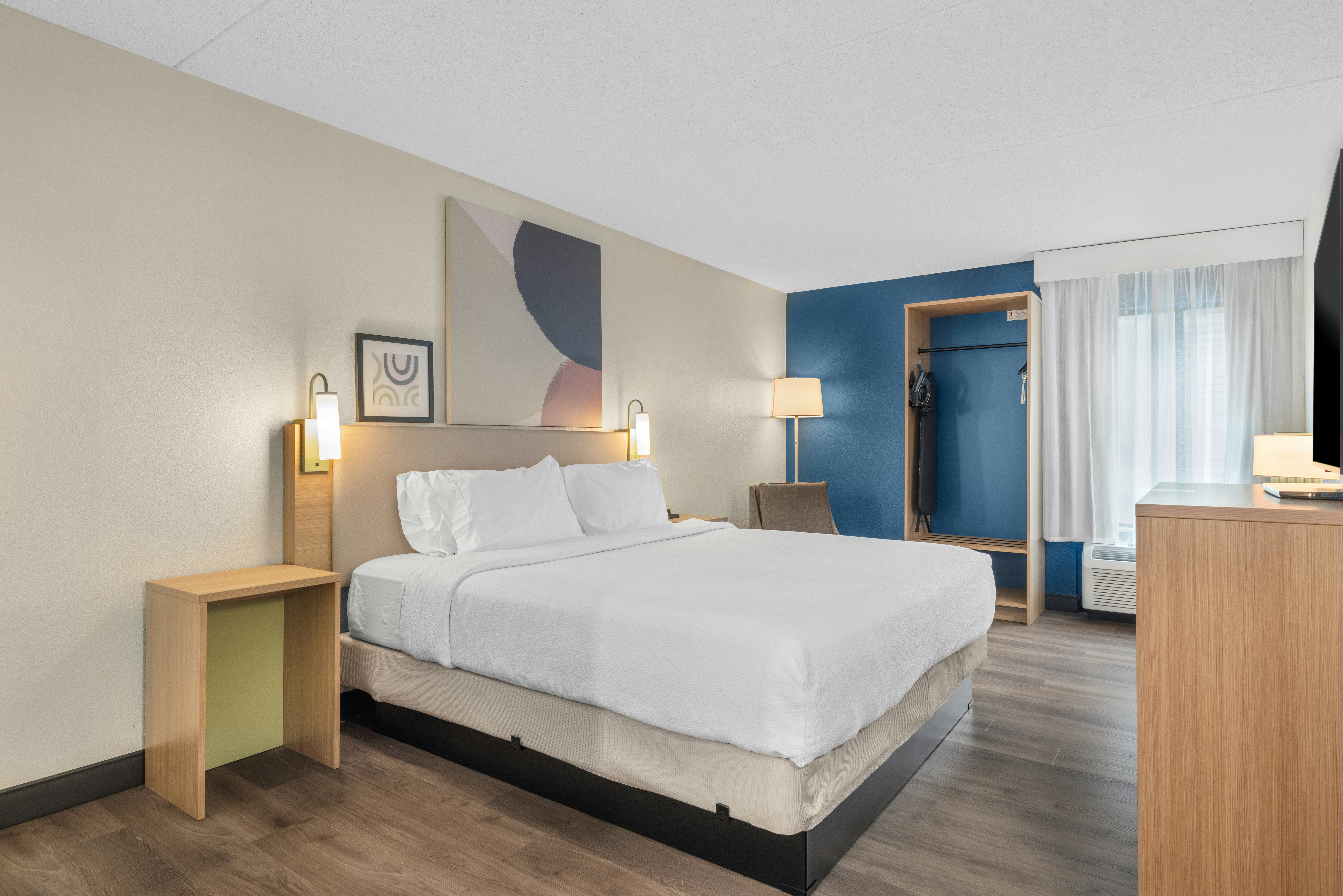 ROOM, KING BED